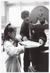 Serie foto's Technika 10: een project voor meisjes om ze kennis te laten maken met techniek, en technische vakken 1989?