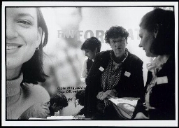 Tijdens FNV vrouwenconferentie een kraam van de FNV scholingsafdeling Formaat. 1999