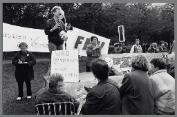 Greetje Lubbi spreekst tijdens WAO-aktie van de FNV-vrouwenbond op het Malieveld. 1991