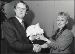 Bij het Instituut vrouw en arbeid ontvangt de ombudsvrouw mevr 1995