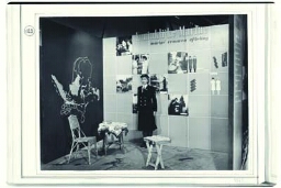 Stand van de afdeling 'De vrouw in de oorlog': 'de Marva', op de tentoonstelling 'De Nederlandse Vrouw 1898-1948'. 1948