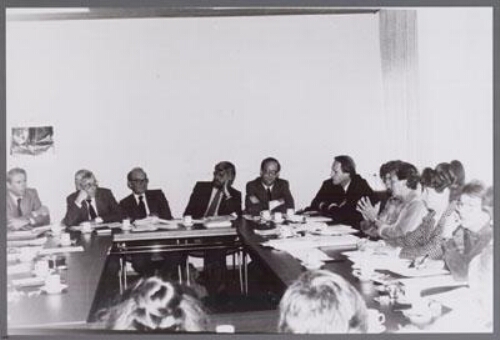 Vergadering van leden van de Emancipatieraad met staatssecretaris, minister en ambtenaren van het ministerie van Sociale Zaken en Werkgelegenheid. 1983?