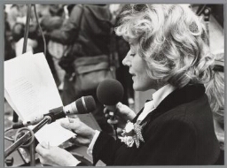 Edda Barends met de alternatieve 'Vrouwentroonrede' op Prinsjesdag 1986. 1986