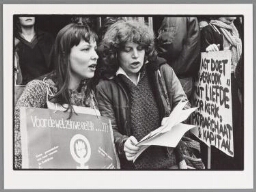 Vrouwen demonstreren  op internationale vrouwendag 1980