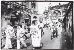 Manifestatie tegen bezuinigingen, door minister Deetman, op gezinsvervangende tehuizen. 1983
