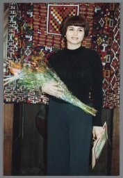 Modeontwerper Roshanak Parizaden tijdens de uitreiking van de Zami Award 1999 met als thema 'mode en diversiteit' 1999