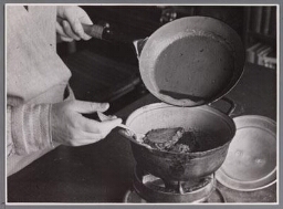 Instructiefoto voor het bereiden van havermoutlapjes. 1936