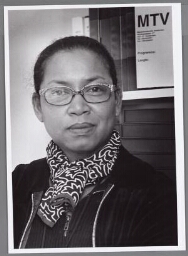 Portret van Surinaams Nederlandse Jessica Dikmoet, winnares van de Zami Award 1996 voor Mediavrouwen 1996