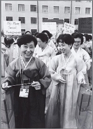 Protestactie van Koreaanse vrouwen tijdens de Wereldvrouwenconferentie in China tegen seksueel geweld. 1995
