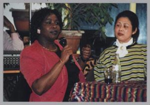 Publiek tijdens een Zamicasa over rollenpatronen na migratie. 2000