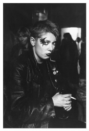 Vrouw met een gesminkt gezicht, tijdens een lesbisch festival bij het COC in Amsterdam. 1980
