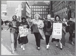 Demonstratie tijdens viering internationale vrouwendag 1982