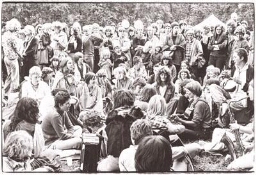Deelneemsters aan het Vrouwenfestival in het Vondelpark 1978