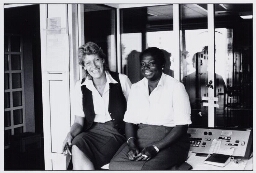 Bewaaksters in de vrouwentoren van de penitentiaire inrichting Over-Amstel (Bijlmerbajes). 1983