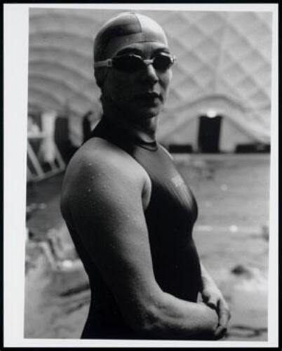 Portret van de Nederlandse zwemster Tilly (in badpak), die tijdens de Gay Games 1998 verschillende medailles won 199?