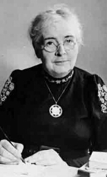 Portret van Marie Heinen, adjunct-directrice van het Nationaal Bureau voor Vrouwenarbeid. 1947?