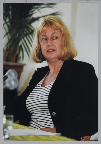 Gail Pilgrim (directeur Culture Coalition) tijdens een Zamicasa met als thema: 'beeldvorming in/en theater' 1999