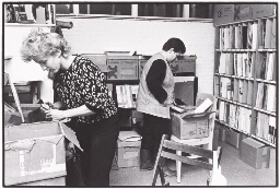 Vrouwen grammofoonplaten distributiebedrijf Borstplaat. 1984