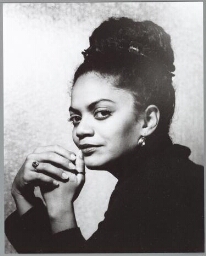 Portret van journalist Aldith Hunkar. 2000