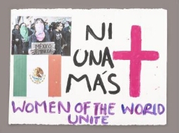 Protestbord 'Ni una mas. Women of the world unite', gebruikt voor de Women's March in 2020 (bis)