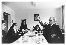 Carmelitessen tijdens de koffie. 1982