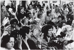 Vrouwen bijeen in de peace tent tijdens de wereldvrouwenconferentie. 1985