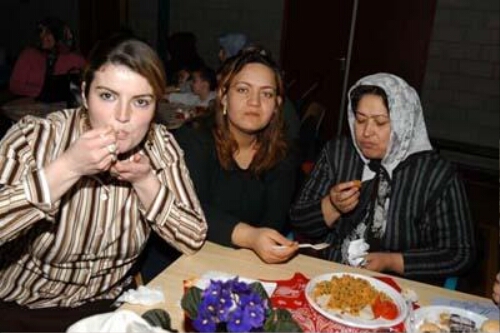 Vrouwen tijdens de viering van het suikerfeest, de feestelijke viering van het einde van de ramadan. 2003