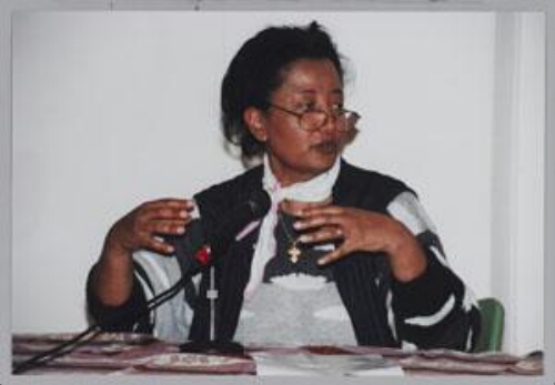 Lydia Booy tijdens een Zamicasa waarbij organisaties van het Empowermentcentrum Amsterdam Zuid Oost te gast zijn. 2001