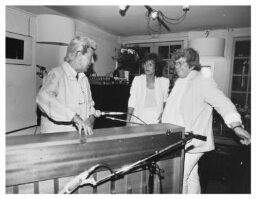 Jazzpianiste en zangeres Pia Beck met Els Korver en An Dekker. 1984