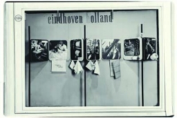 Stand 'Linnengoed' op de tentoonstelling 'De Nederlandse Vrouw 1898-1948'. 1948