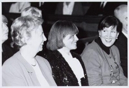 Tijdens de uitreiking van de tweede Henny Verhagen Prijs in 1996 aan Nelleke Nicolaï, psychiater, psychotherapeut en vrouwenhulpverlener 1996