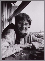Portret van Liesbeth van de Waals (79 jaar) 2000
