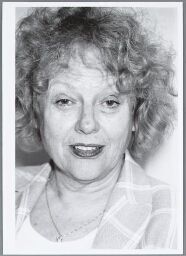Portret van schrijver Marjan Berk. 1993