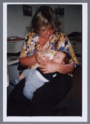 Kinderopvang in bedrijf, tante Ineke en neef Ruben. 2001