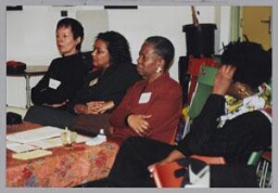 Van links naar rechts: Femke Schipper, Judith Martins, Astrid Vrede tijdens het beozek van Siegmien Staphorst aan  Zamicasa (eet- en activiteitencafé van Zami) georganiseerd in samenwerking met Stichting Ondersteuning Nationale Vrouwen Beweging in Suriname (SONVBS). 2000