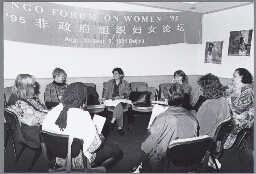 Tijdens de wereldvrouwenconferentie in Beijing wordt een mediatraining georganiseerd door De Beuk en NOVIB. 1995