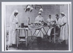 Operatiezaal in een hospitaal in Frankrijk, achter het front. 1917