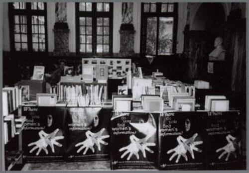 Boekenkraam van antiquariaat Lorelei tijdens de KNOW HOW conferentie. 1998