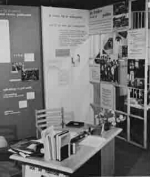 Stand van de afdeling 'De vrouw in beroep, bedrijf en sociaal werk': 'Politie'werk 1948