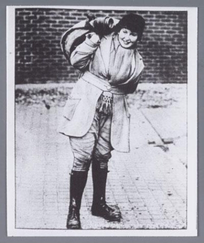 'Foto's 1 en 2 Geven de Engelse Miss Isobel Silver oud 19 jr 1917