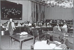 Vergadering van de commissie emancipatie van de Gemeente Den Haag. 1990