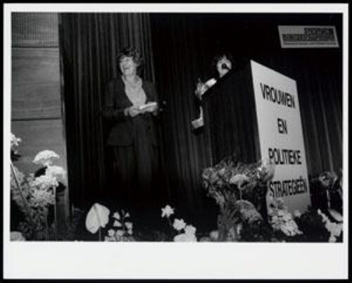 Op 2 juni 1990 vond het congres Vrouwen en Politieke Strategieën plaats met onder andere Hedy d'Ancona (links op de foto) 1990