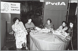 8 maart viering van Rooie vrouwen. 1992