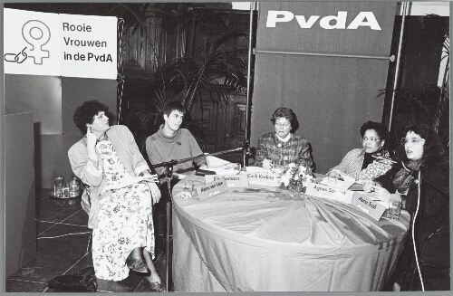 8 maart viering van Rooie vrouwen. 1992