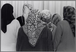 Moslimvrouwen in het buurtcentrum 'de Loods'. 2001