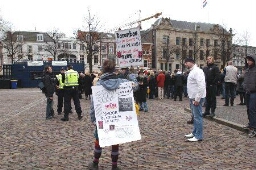 Tegendemonstratie van de anti-abortusdemonstratie op het Plein in Den Haag 2010