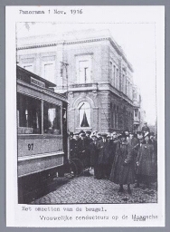 Vrouwelijke conducteurs op de Haagse tram 1916