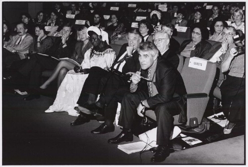 Toehoorders op het congres van het Internationaal Verbond van Vrije Vakverenigingen met als thema: 'De wereld veranderen door gelijkheid'. 1994