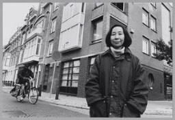 Architecte mevrouw Timmie Tio heeft een aantal woningen geschikt gemaakt voor bewoning door Chinese ouderen, het geheel is geïntegreerd tussen bestaande bebouwing. 1996