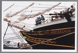 Groep op de boot 'Stad Amsterdam' tijdens Sail 2000 2000